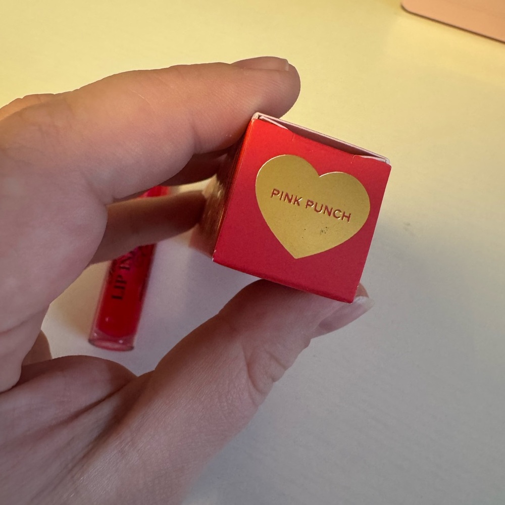Too Faced Lip Injection Extreme - Picture 2 of 2